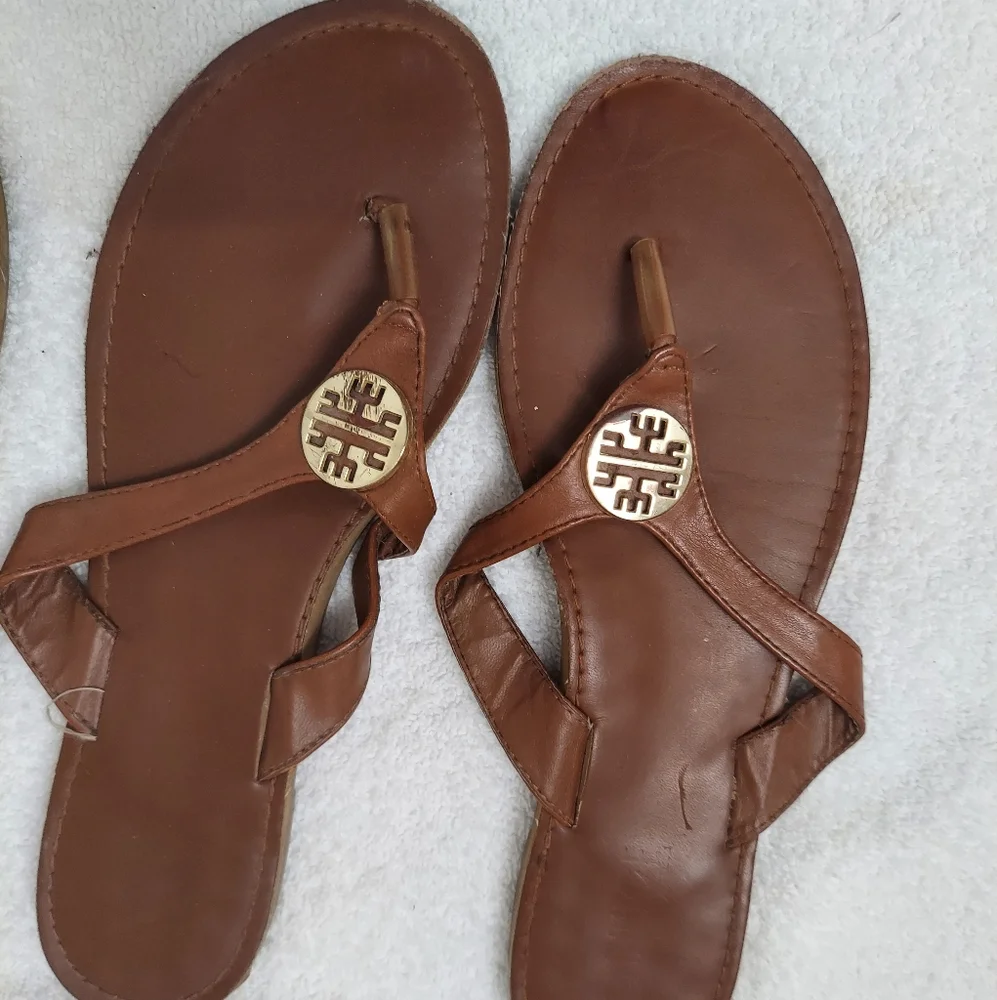 2pc Rouge thong sandals bundle - Picture 2 of 5